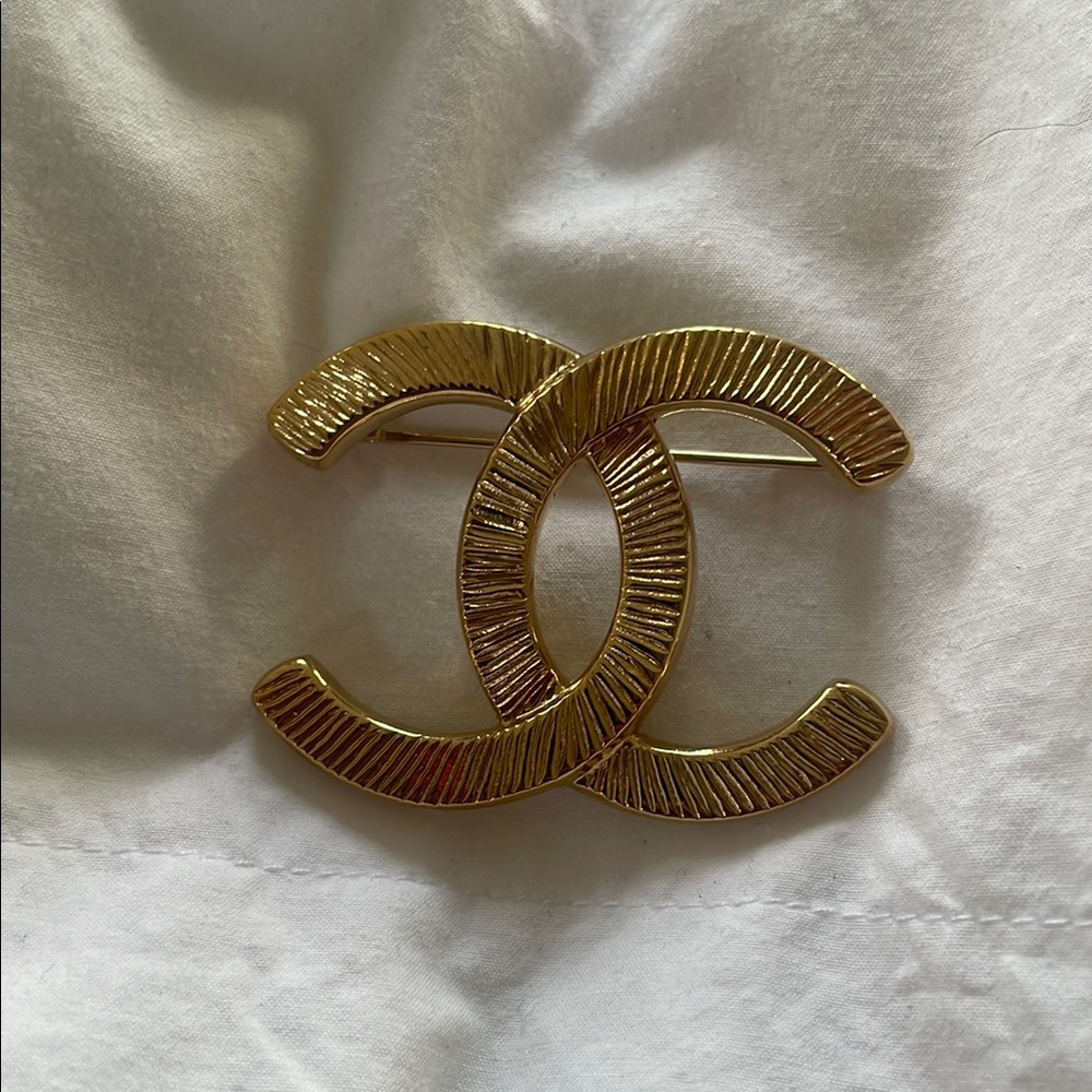 CHANEL Gold Interlocking C Brooch